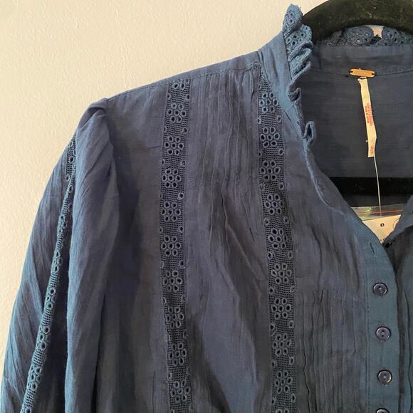 NWT Free People Women's size XS Best of Me Navy Blue Eyelet Blouse Boho Cotton - Picture 5 of 11